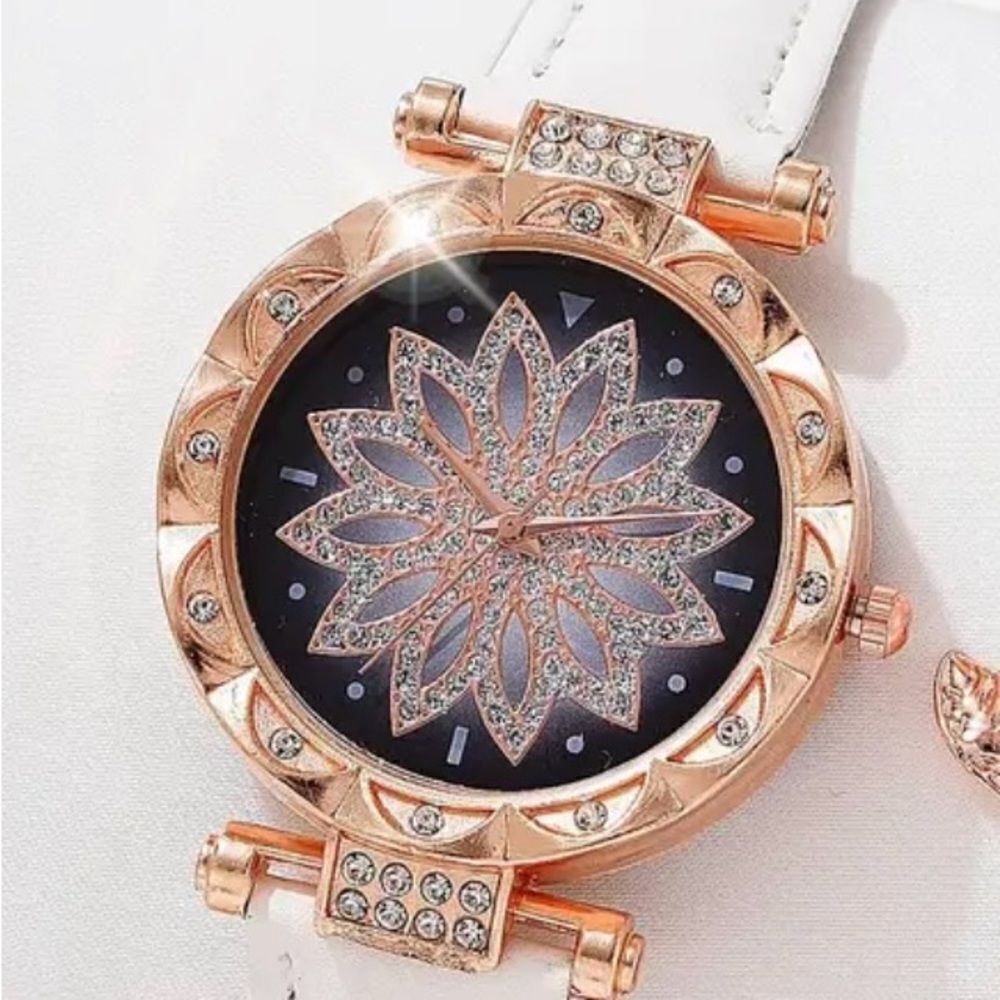 ‎SPARKLING RHINESTONE WATCH